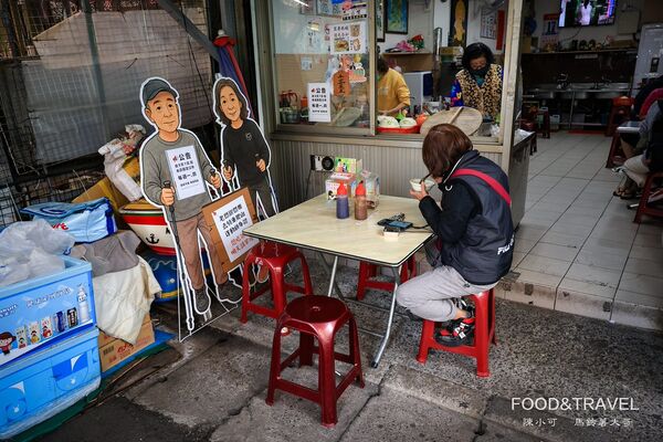▲▼三重美食「仁政蕭家大腸麵線」，藏在市場的隱藏版麵線店。（圖／部落客陳小可提供）