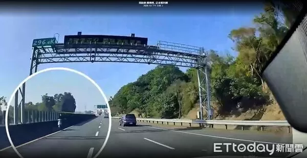 ▲▼   國道三號竹崎交流道南向機車逆向 。（圖／記者翁伊森翻攝）