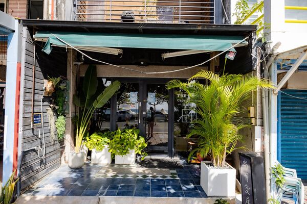 ▲▼墾丁背包客棧推薦「The First墾丁南灣青旅」，獨立的海景陽台900有找太佛心，雙床位海景窗房也只要1100。（圖／部落客黑皮提供）