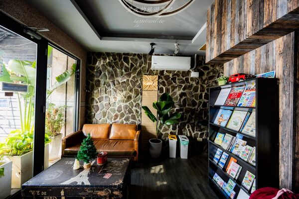 ▲▼墾丁背包客棧推薦「The First墾丁南灣青旅」，獨立的海景陽台900有找太佛心，雙床位海景窗房也只要1100。（圖／部落客黑皮提供）