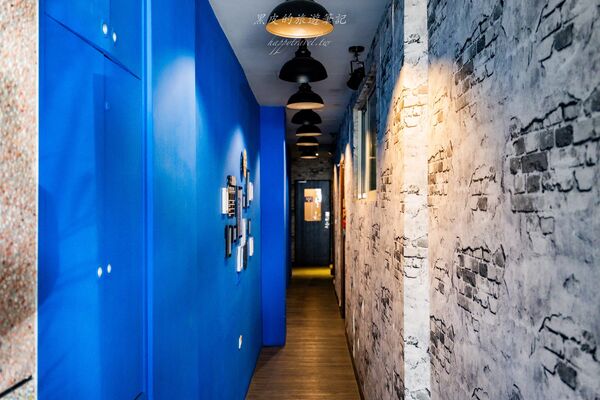 ▲▼墾丁背包客棧推薦「The First墾丁南灣青旅」，獨立的海景陽台900有找太佛心，雙床位海景窗房也只要1100。（圖／部落客黑皮提供）