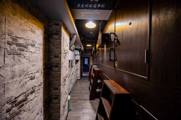 ▲▼墾丁背包客棧推薦「The First墾丁南灣青旅」，獨立的海景陽台900有找太佛心，雙床位海景窗房也只要1100。（圖／部落客黑皮提供）