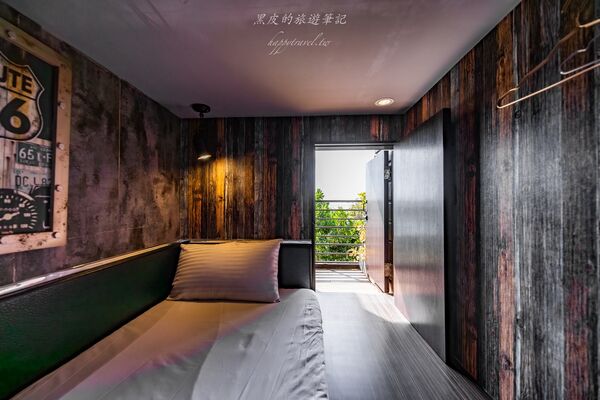 ▲▼墾丁背包客棧推薦「The First墾丁南灣青旅」，獨立的海景陽台900有找太佛心，雙床位海景窗房也只要1100。（圖／部落客黑皮提供）