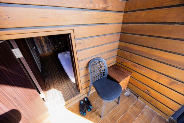 ▲▼墾丁背包客棧推薦「The First墾丁南灣青旅」，獨立的海景陽台900有找太佛心，雙床位海景窗房也只要1100。（圖／部落客黑皮提供）