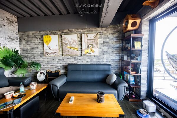 ▲▼墾丁背包客棧推薦「The First墾丁南灣青旅」，獨立的海景陽台900有找太佛心，雙床位海景窗房也只要1100。（圖／部落客黑皮提供）