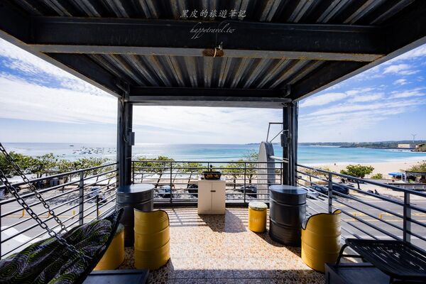 ▲▼墾丁背包客棧推薦「The First墾丁南灣青旅」，獨立的海景陽台900有找太佛心，雙床位海景窗房也只要1100。（圖／部落客黑皮提供）