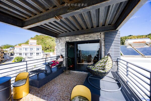 ▲▼墾丁背包客棧推薦「The First墾丁南灣青旅」，獨立的海景陽台900有找太佛心，雙床位海景窗房也只要1100。（圖／部落客黑皮提供）