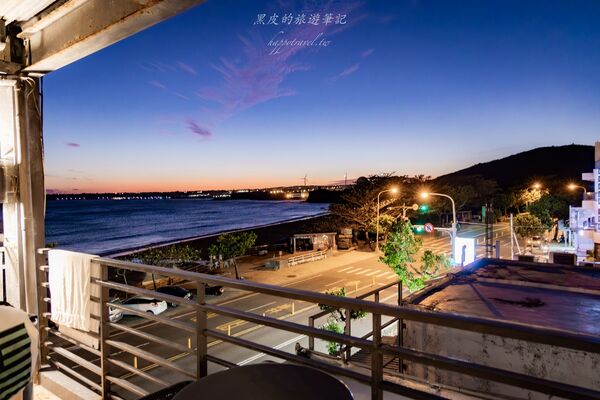 ▲▼墾丁背包客棧推薦「The First墾丁南灣青旅」，獨立的海景陽台900有找太佛心，雙床位海景窗房也只要1100。（圖／部落客黑皮提供）