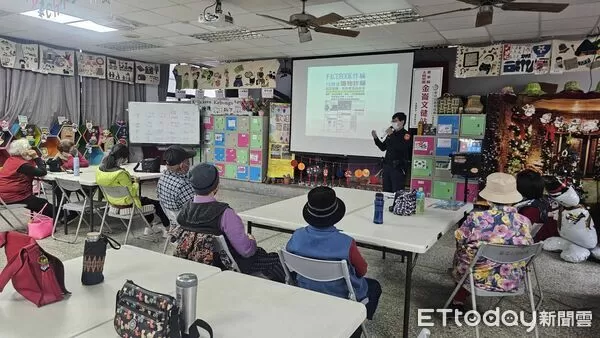 ▲台東金崙警走進文健站宣導防詐與交安。（圖／記者楊鈞典攝）