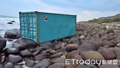 港籍貨輪外海遭浪打落20貨櫃 北海岸台2線再尋獲1只完整櫃體