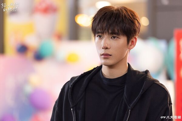 ▲《陷入我們的熱戀》由劉浩存、王安宇主演。（圖／八大電視提供）