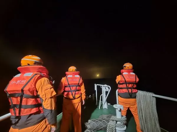 ▲▼F-16V夜訓失聯，飛官疑跳傘，海巡署全力救援。（圖／海巡署）