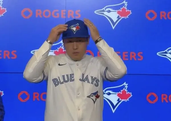 ▲▼    岡本和真         。（圖／藍鳥官方X）