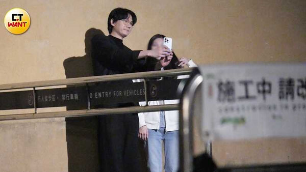 戀人未滿1／宇宙人小玉約會曖昧對象　保持「紳士距離」冒粉紅泡泡