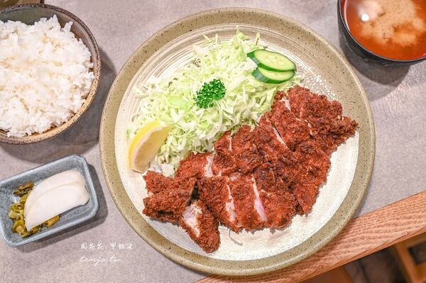 ▲▼鹿兒島天文館美食「味之豬排丸一」，tabelog3.68百名店，老闆超愛台灣人。（圖／部落客周花花提供）