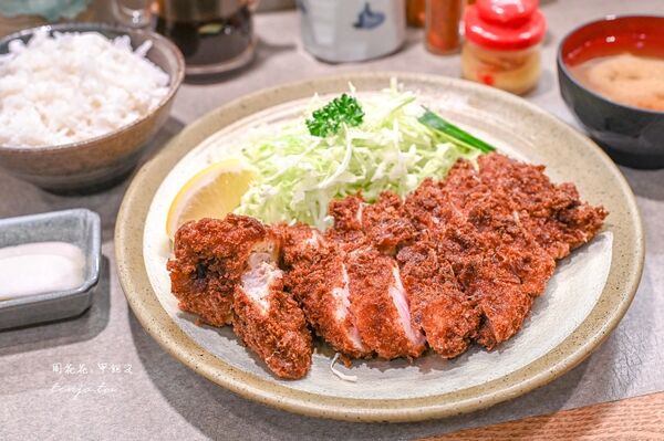 ▲▼鹿兒島天文館美食「味之豬排丸一」，tabelog3.68百名店，老闆超愛台灣人。（圖／部落客周花花提供）