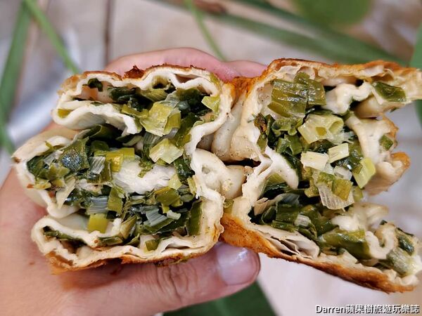 ▲▼新北蘆洲排隊美食「蘆洲總讚手作蔥餅」，廟口夜市爆蔥蔥油餅現擀現煎。（圖／部落客DARREN提供）