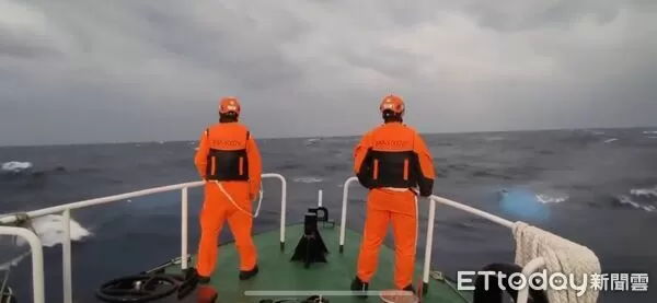 ▲▼海巡署派出3 艦6艇6日晚間徹夜搜救。（圖／海巡東部分署提供，下同）