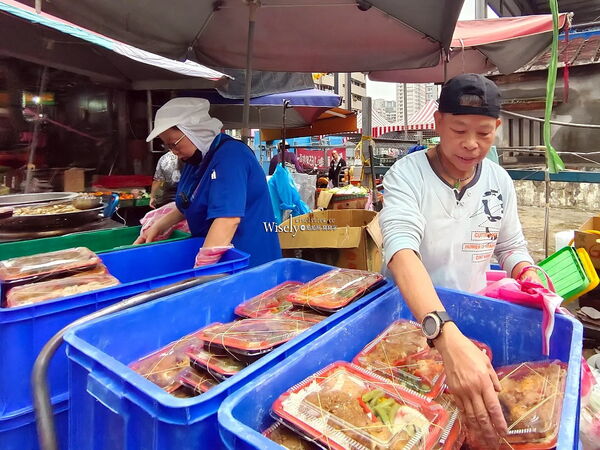 ▲▼景美菜市場「台北50元便當」，雙主菜多選擇，上午不定期販售。（圖／部落客WISELY提供）