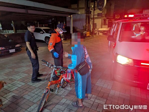 ▲里港警方助陳姓老翁平安返家。（圖／記者陳崑福翻攝）