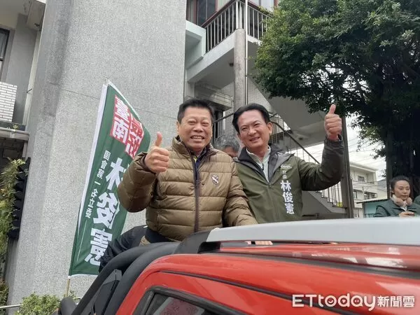 ▲林俊憲競選車隊行經新市大營，在大營靈昭宮參拜祈福，為初選最後衝刺期集氣。（記者林東良翻攝，下同）