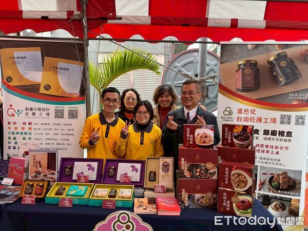 ▲台南市政府勞工局舉辦「馬上幸福過好年&mdash;台南庇護年節禮」行銷記者會，邀請民眾以消費支持庇護就業。（記者林東良翻攝，下同）