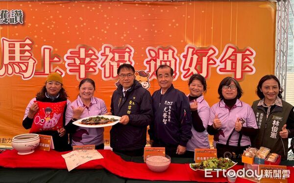 ▲台南市政府勞工局舉辦「馬上幸福過好年&mdash;台南庇護年節禮」行銷記者會，邀請民眾以消費支持庇護就業。（記者林東良翻攝，下同）