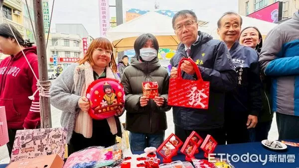 ▲台南市政府勞工局舉辦「馬上幸福過好年—台南庇護年節禮」行銷記者會，邀請民眾以消費支持庇護就業。（記者林東良翻攝，下同）