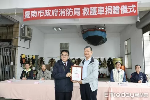 ▲鑫興鋁業捐贈高規格加護型救護車予台南市消防局，強化官田及周邊地區緊急救護量能。（記者林東良翻攝，下同）