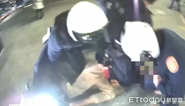 ▲張男毒駕講電話闖紅燈，沿途違規逃逸遭警方壓制逮捕。（圖／記者陸運陞翻攝）