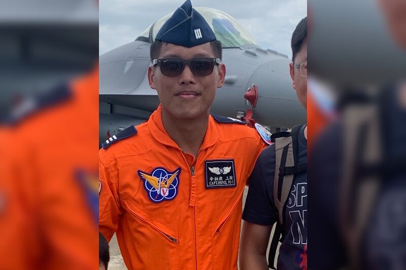 F-16飛官失聯逾12小時!愛妻崩潰哭腫眼 家屬求全國集氣
