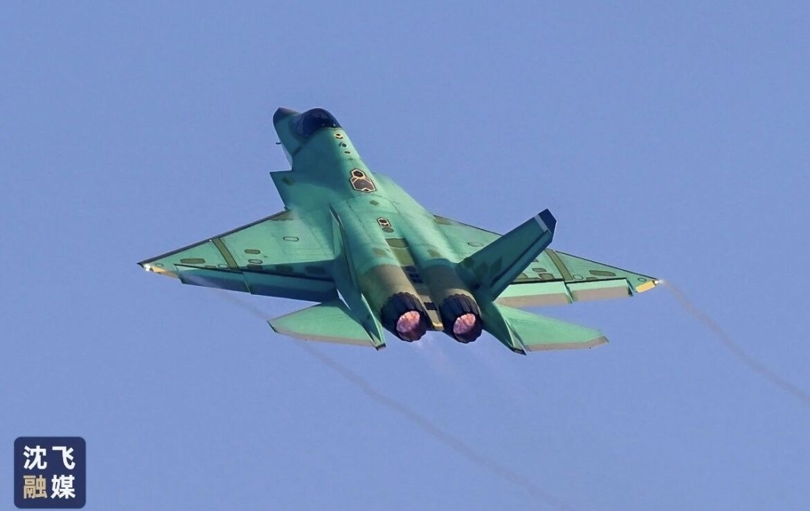 ▲殲-35綠皮機完成2026年公開首飛。（圖／翻攝微博）