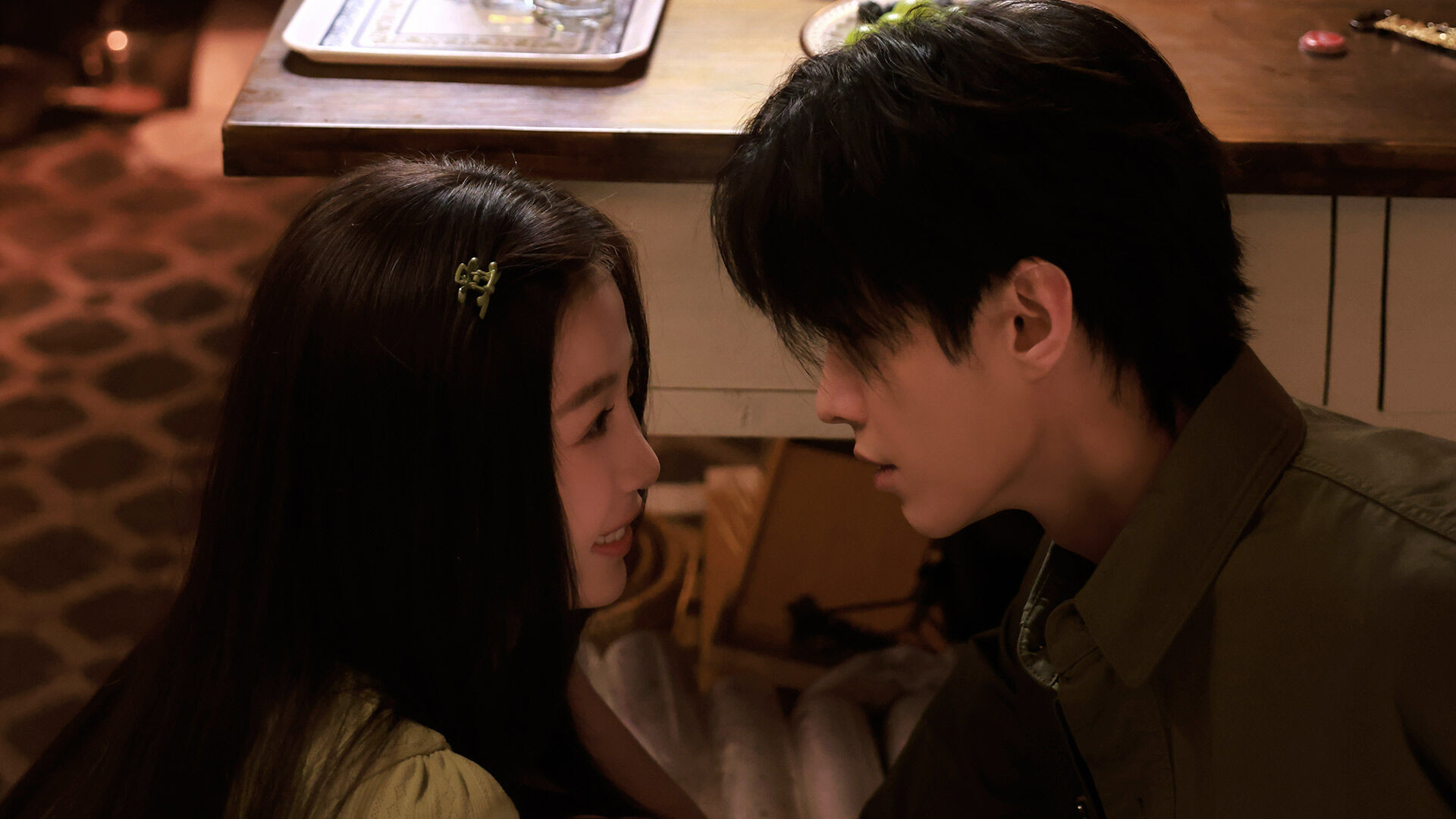 ▲《雙軌》由虞書欣、何與主演。（圖／龍華電視提供）