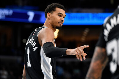 超神！單腳「飛踢籃網」　馬刺溫班亞瑪秀怪力長腿天賦