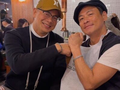 江宏恩同框名廚親弟「一家人長超像」　江振誠結婚20年泰妻罕合體