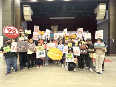 擠爆市府！台中伴手禮百家爭霸戰開打　老將新秀齊聚