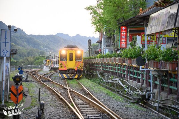 ▲▼新北平溪景點，樓仔厝咖啡、天燈主題咖啡館、走吊橋、放天燈。（圖／部落客滿分提供）