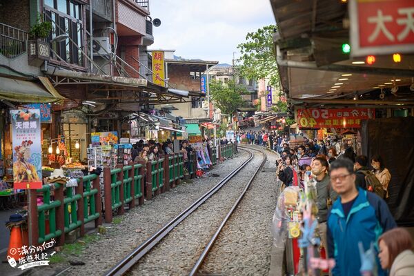 ▲▼新北平溪景點，樓仔厝咖啡、天燈主題咖啡館、走吊橋、放天燈。（圖／部落客滿分提供）