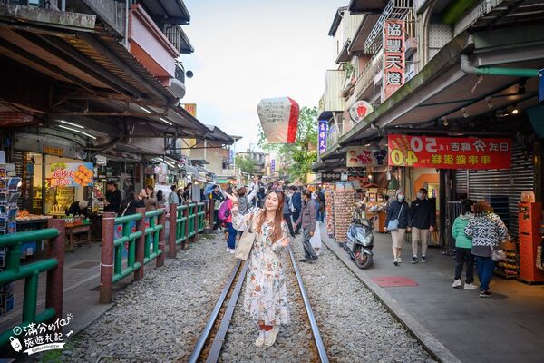 ▲▼新北平溪景點，樓仔厝咖啡、天燈主題咖啡館、走吊橋、放天燈。（圖／部落客滿分提供）