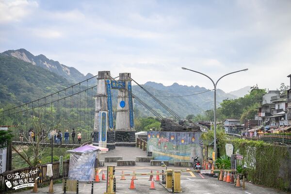 ▲▼新北平溪景點，樓仔厝咖啡、天燈主題咖啡館、走吊橋、放天燈。（圖／部落客滿分提供）