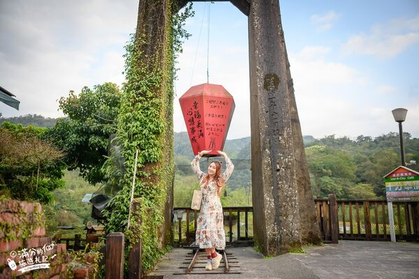 ▲▼新北平溪景點，樓仔厝咖啡、天燈主題咖啡館、走吊橋、放天燈。（圖／部落客滿分提供）