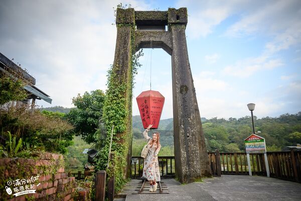▲▼新北平溪景點，樓仔厝咖啡、天燈主題咖啡館、走吊橋、放天燈。（圖／部落客滿分提供）