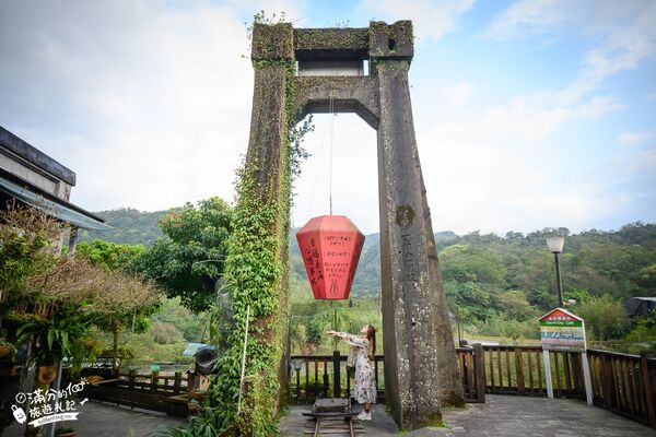 ▲▼新北平溪景點，樓仔厝咖啡、天燈主題咖啡館、走吊橋、放天燈。（圖／部落客滿分提供）