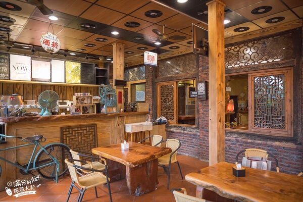 ▲▼新北平溪景點，樓仔厝咖啡、天燈主題咖啡館、走吊橋、放天燈。（圖／部落客滿分提供）