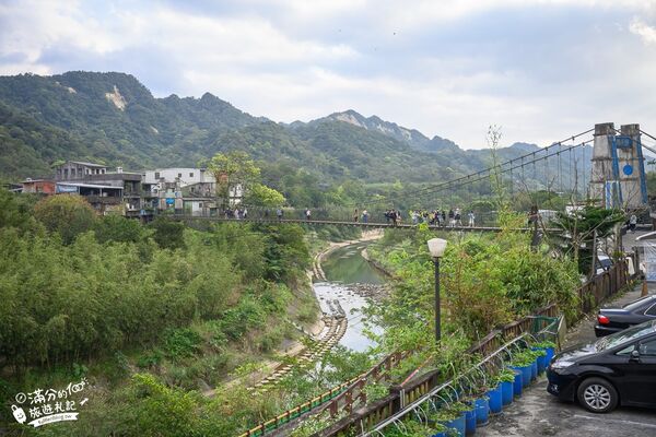 ▲▼新北平溪景點，樓仔厝咖啡、天燈主題咖啡館、走吊橋、放天燈。（圖／部落客滿分提供）