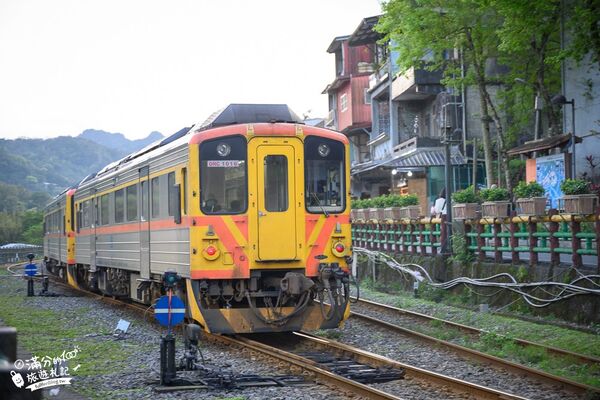 ▲▼新北平溪景點，樓仔厝咖啡、天燈主題咖啡館、走吊橋、放天燈。（圖／部落客滿分提供）