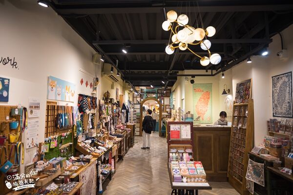 ▲▼新北平溪景點，樓仔厝咖啡、天燈主題咖啡館、走吊橋、放天燈。（圖／部落客滿分提供）