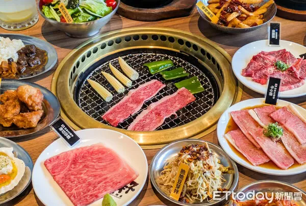 ▲乾杯。（圖／記者黃士原攝）