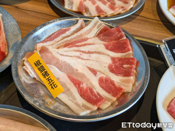 ▲乾杯。（圖／記者黃士原攝）