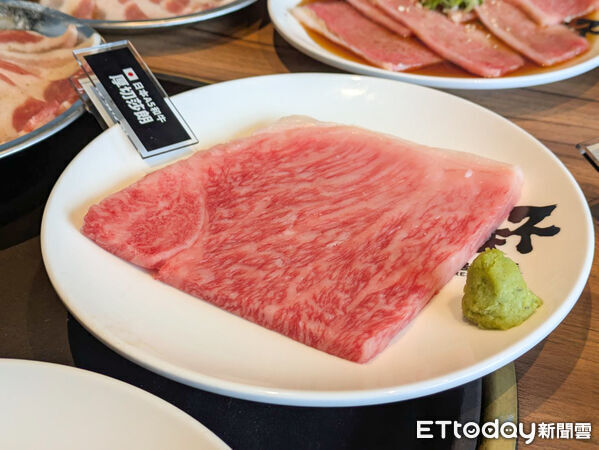 ▲乾杯。（圖／記者黃士原攝）